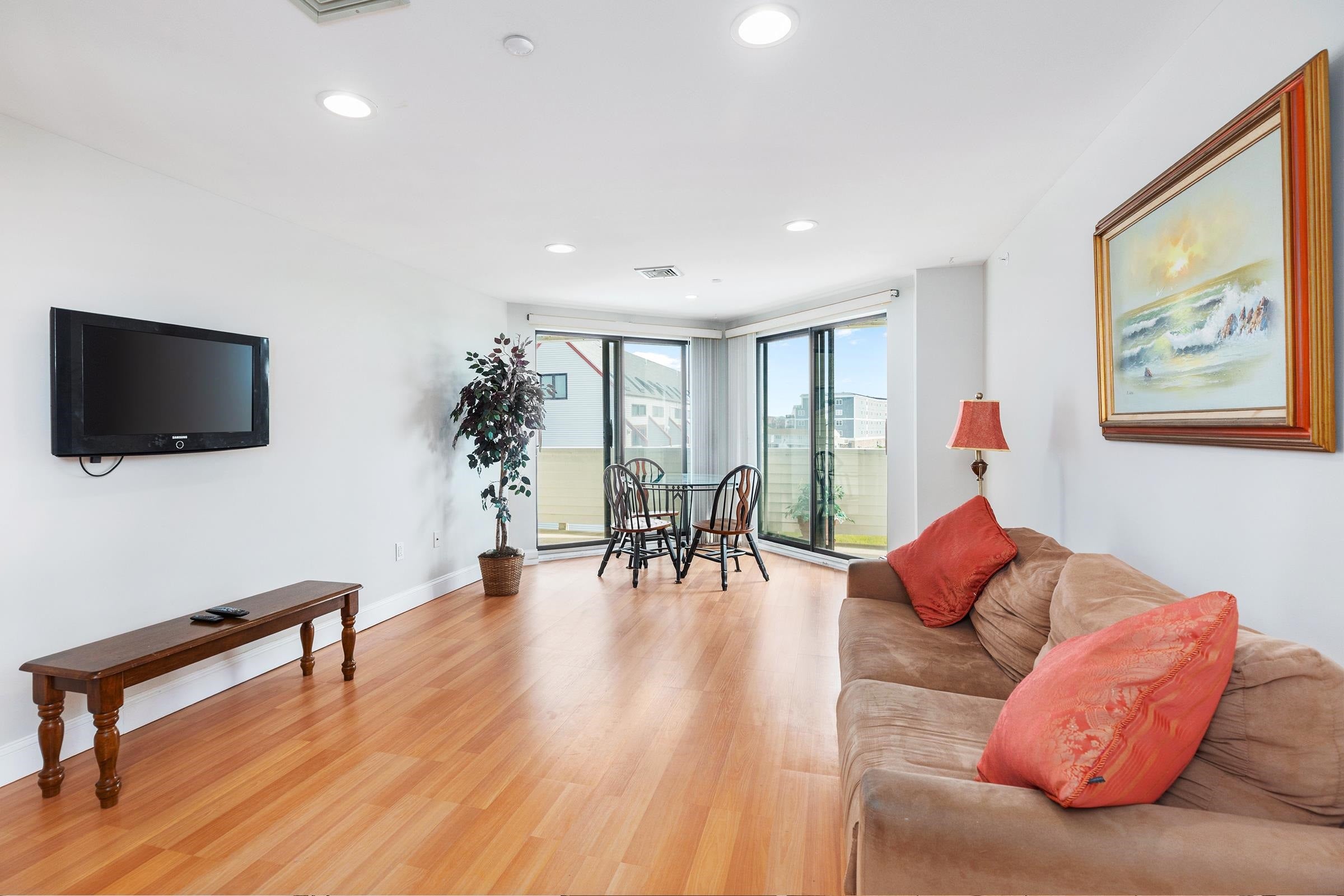 567 Ocean Boulevard 205