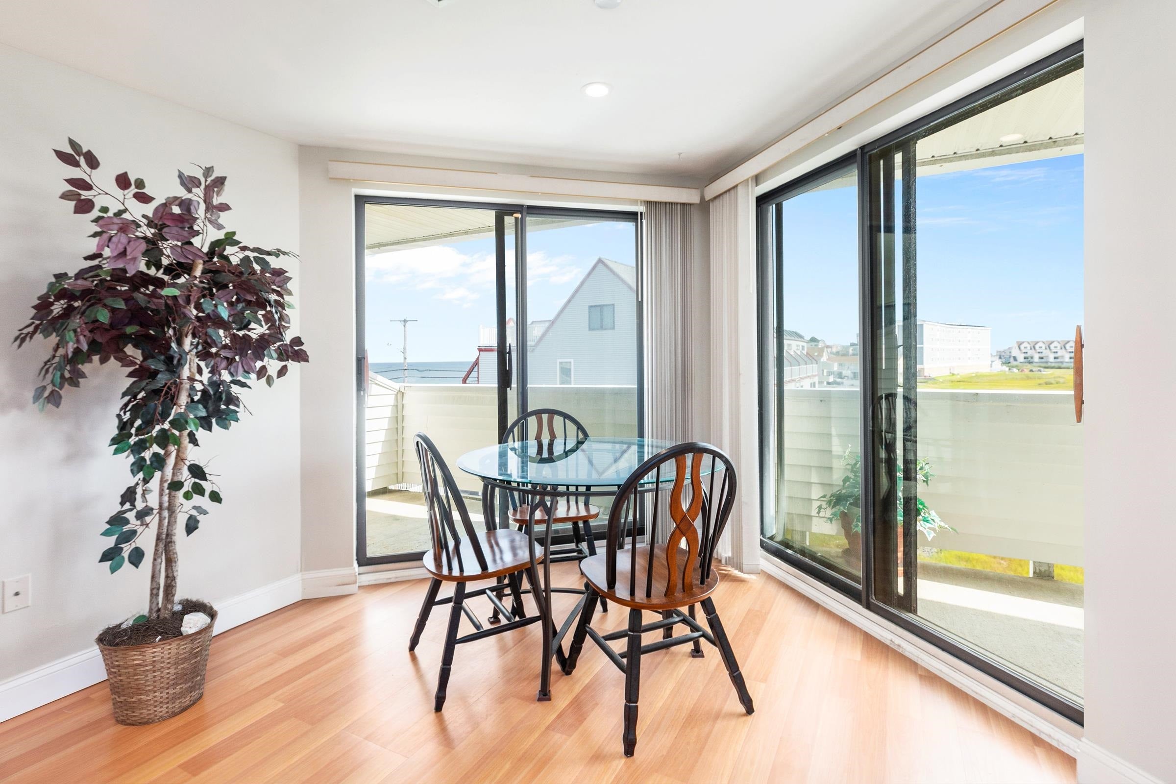 567 Ocean Boulevard 205