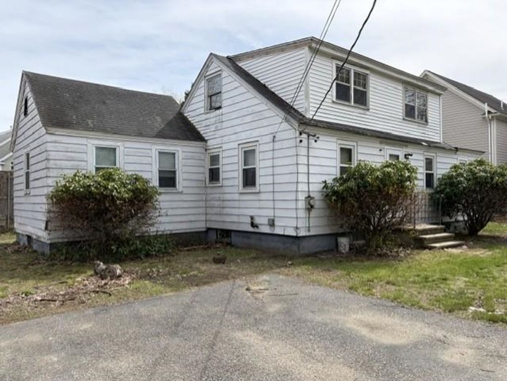 Photo of 1360 Woodbury Avenue, Portsmouth, NH 03801 (MLS # 5072307)