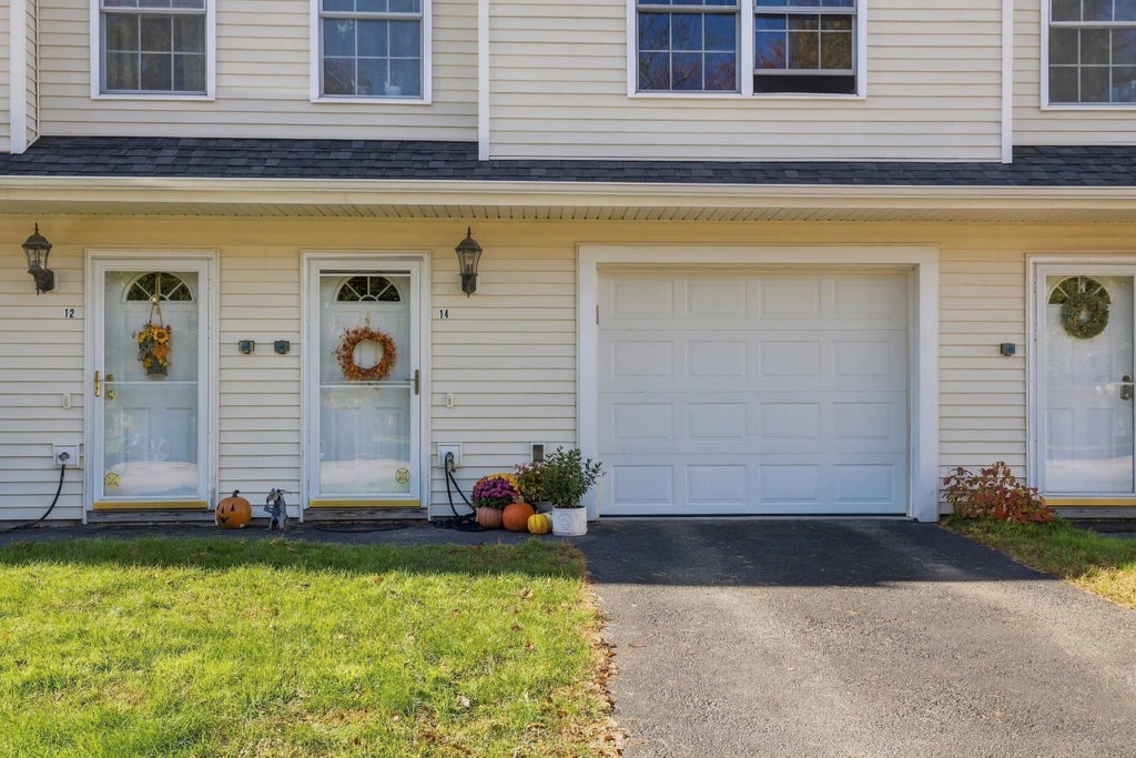 Photo of 14 Pearson Way, Epping, NH 03042 (MLS # 5114730)