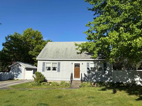 Photo of 7 Willow Street, Allenstown, NH 03275 (MLS # 5091946)