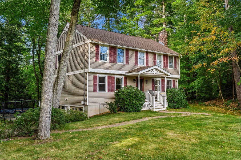 Photo of 26 Holts Point Road, Hampstead, NH 03841 (MLS # 5111817)