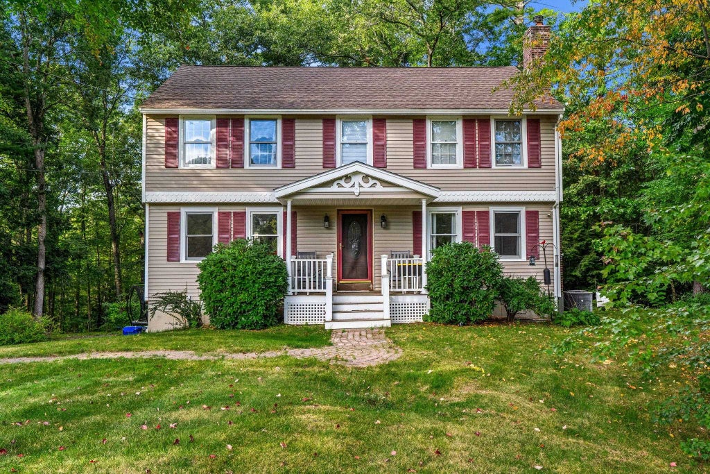 Photo of 26 Holts Point Road, Hampstead, NH 03841 (MLS # 5111817)