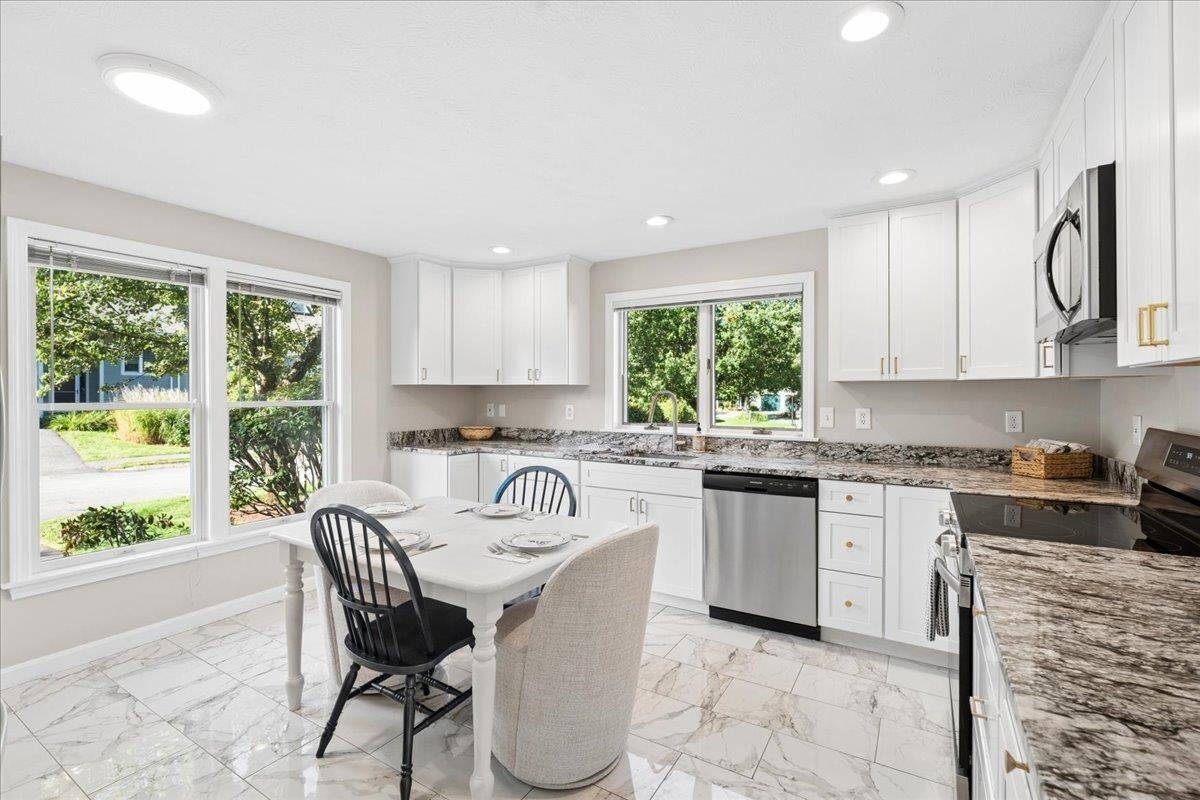 114 Hawthorne Village Road