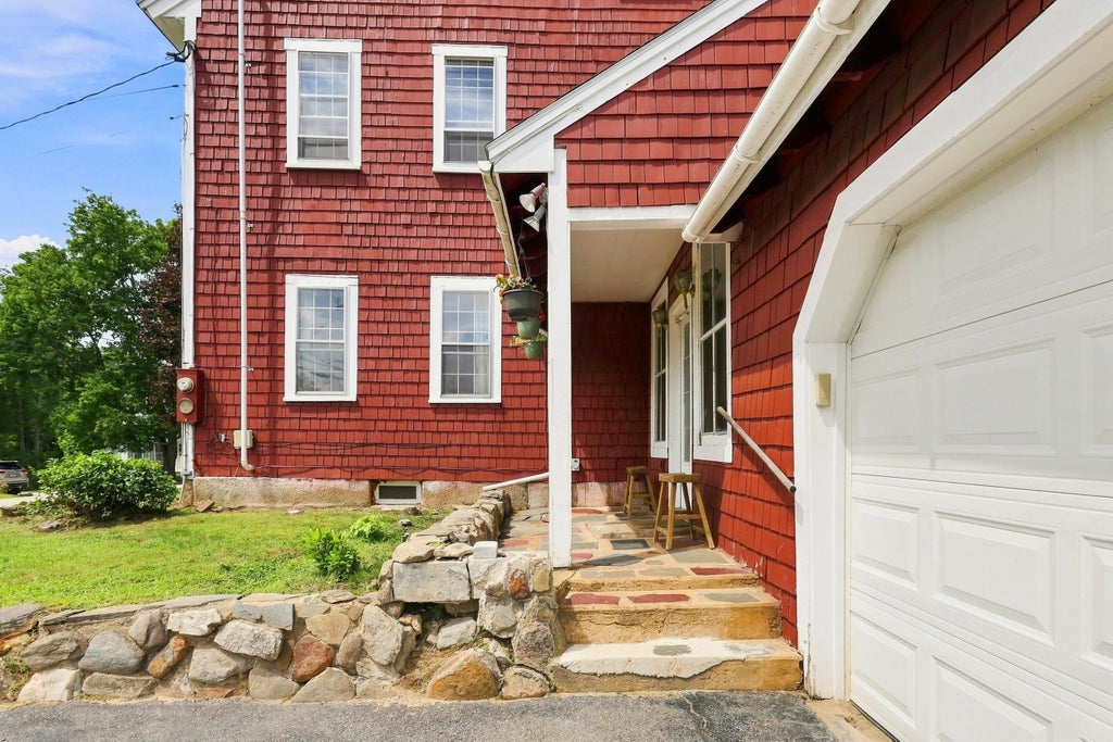 Photo of 12 Nottingham Road, Deerfield, NH 03037 (MLS # 5104306)