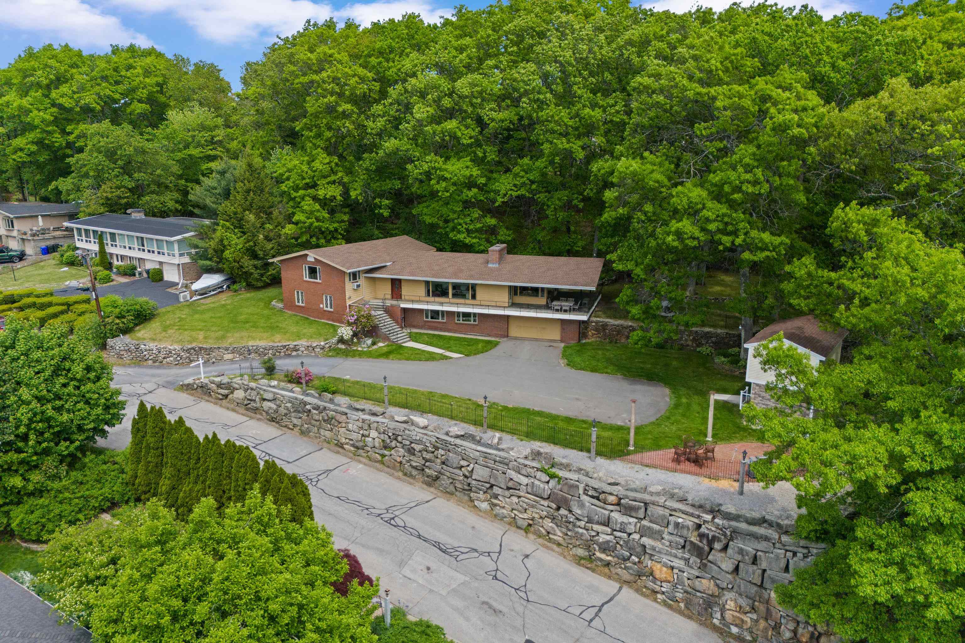 33 High Ridge Road