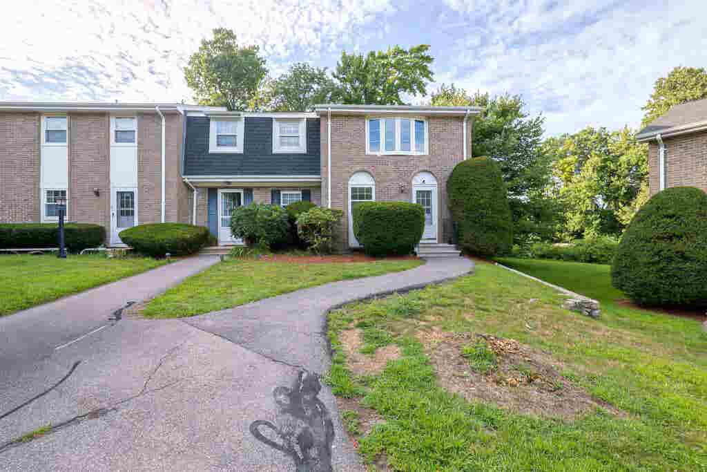 Photo of 7 Fieldstone Drive, Londonderry, NH 03053 (MLS # 5103891)