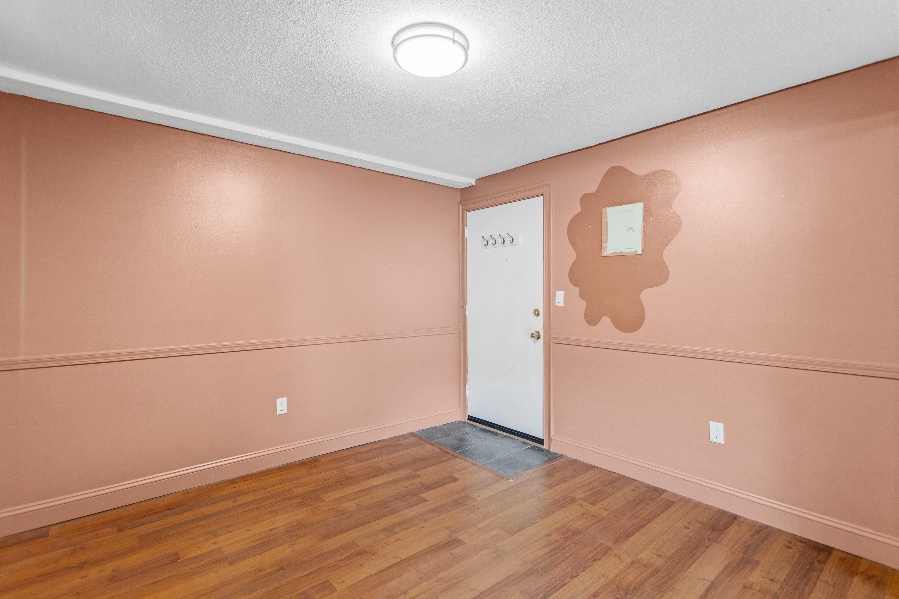 121 English Village Road 103
