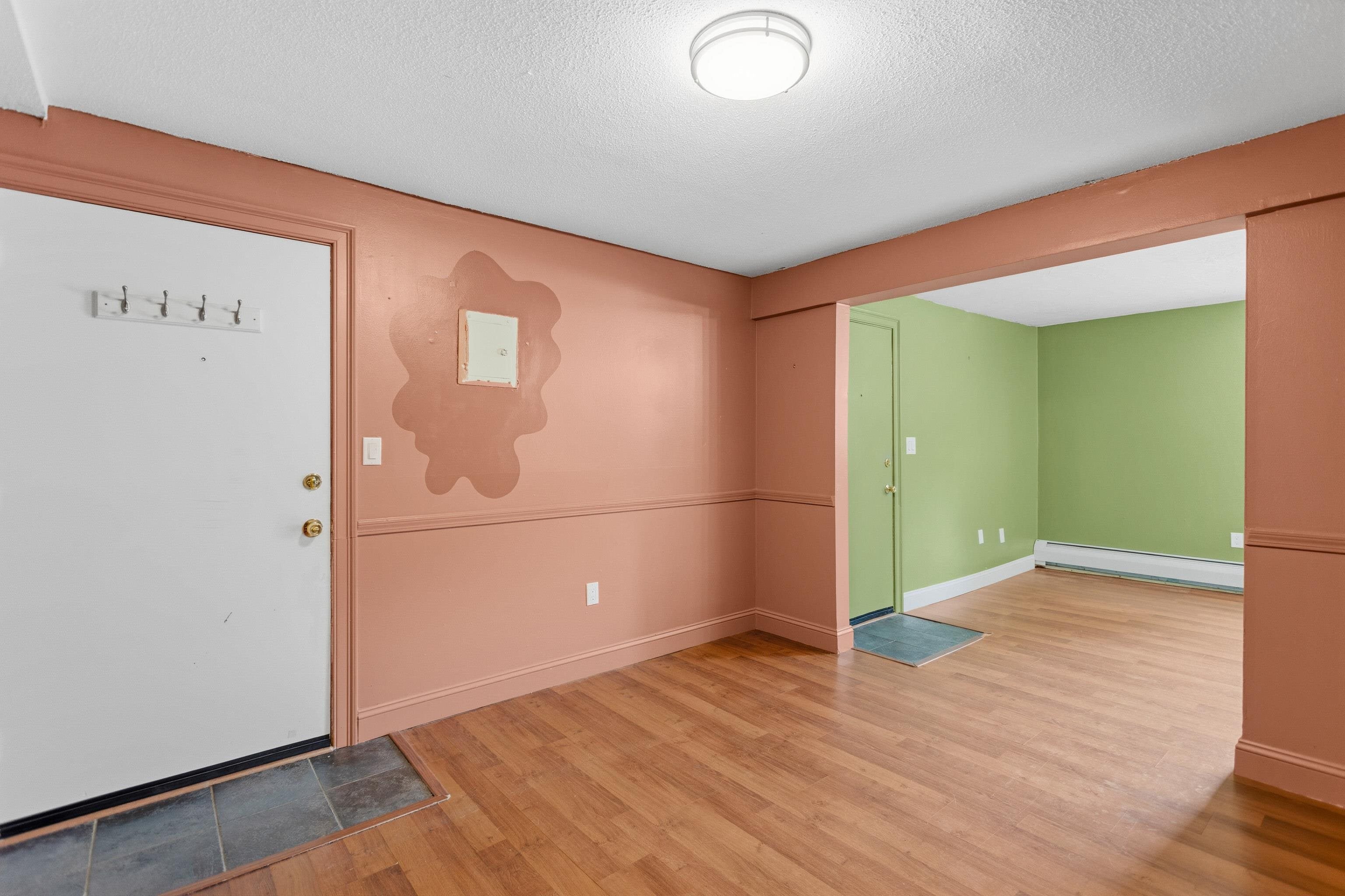 121 English Village Road 103