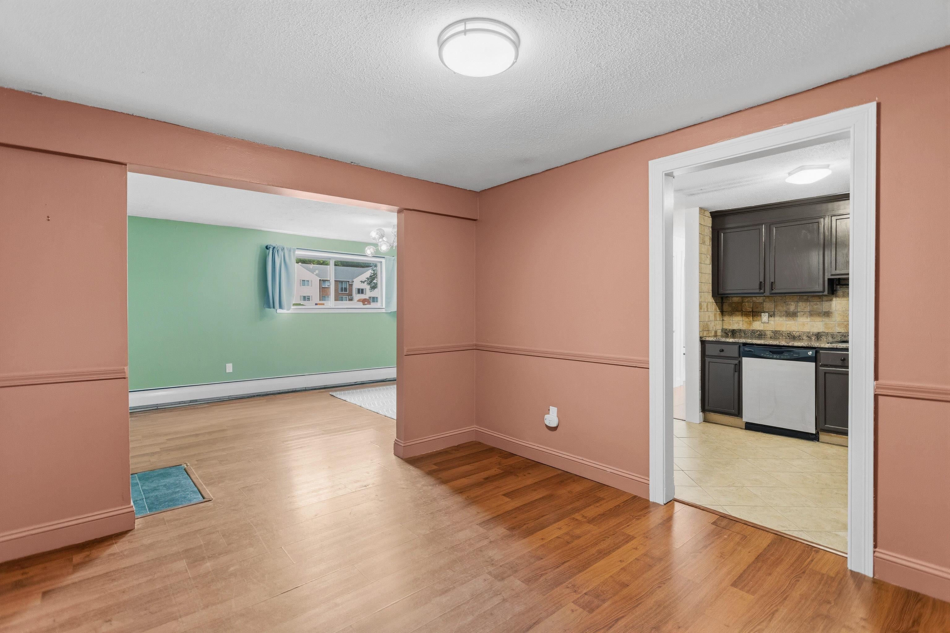121 English Village Road 103