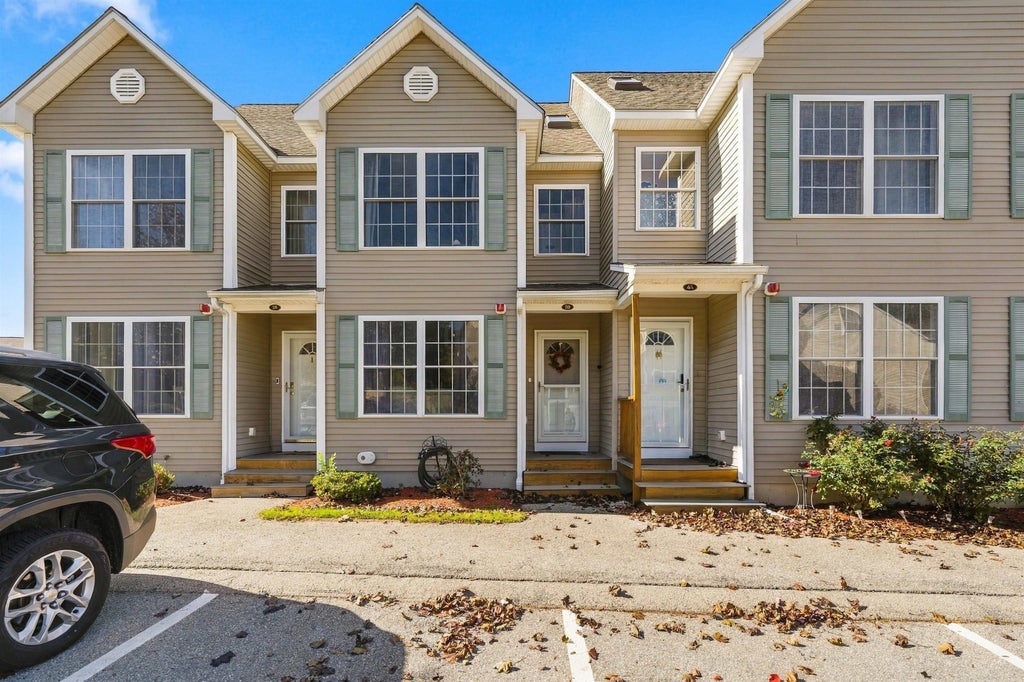 Photo of 2 Chandler Court #B, Hudson, NH 03051 (MLS # 5113418)