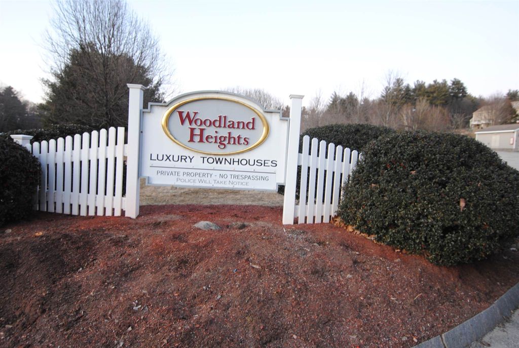 Photo of 75 Overlook Circle, Hudson, NH 03051 (MLS # 5090816)