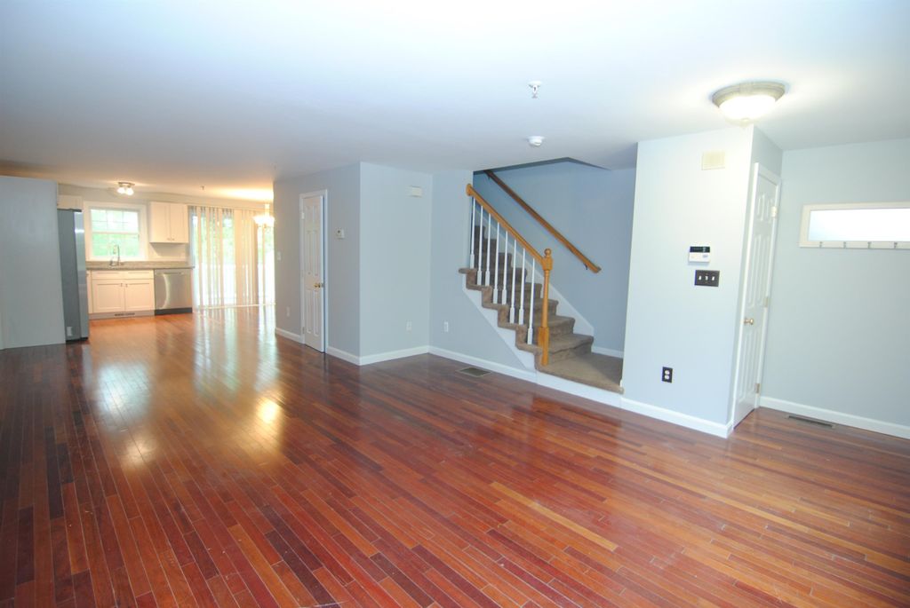 Photo of 75 Overlook Circle, Hudson, NH 03051 (MLS # 5090816)