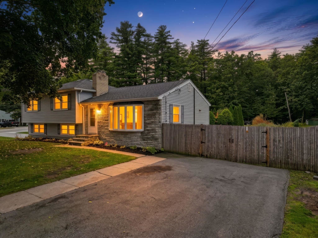 Photo of 1 SCOTLAND Avenue, Salem, NH 03079 (MLS # 5112272)