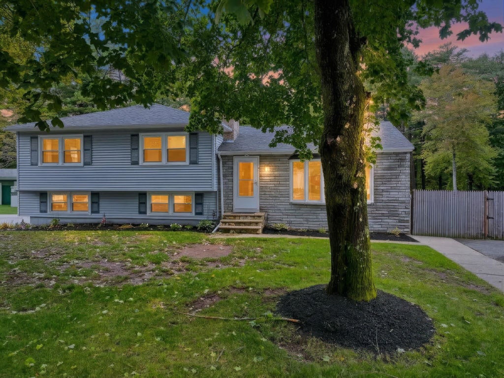 Photo of 1 SCOTLAND Avenue, Salem, NH 03079 (MLS # 5112272)