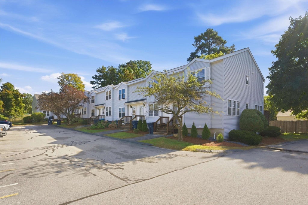 Photo of 107 Franklin Street Extension #3, Derry, NH 03038 (MLS # 5111148)
