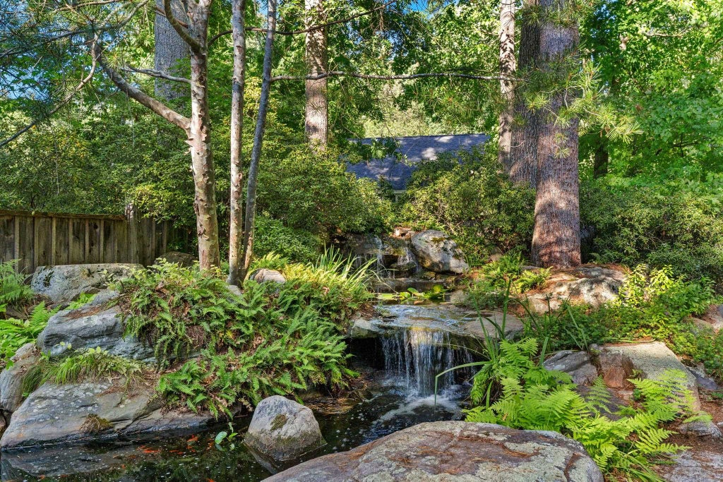 Photo of 34 Sharon Road, Windham, NH 03087 (MLS # 5109291)
