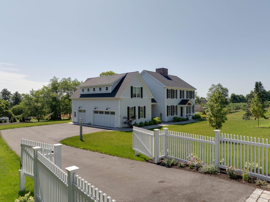 Photo of 88 Main Street, Hollis, NH 03049 (MLS # 5104009)