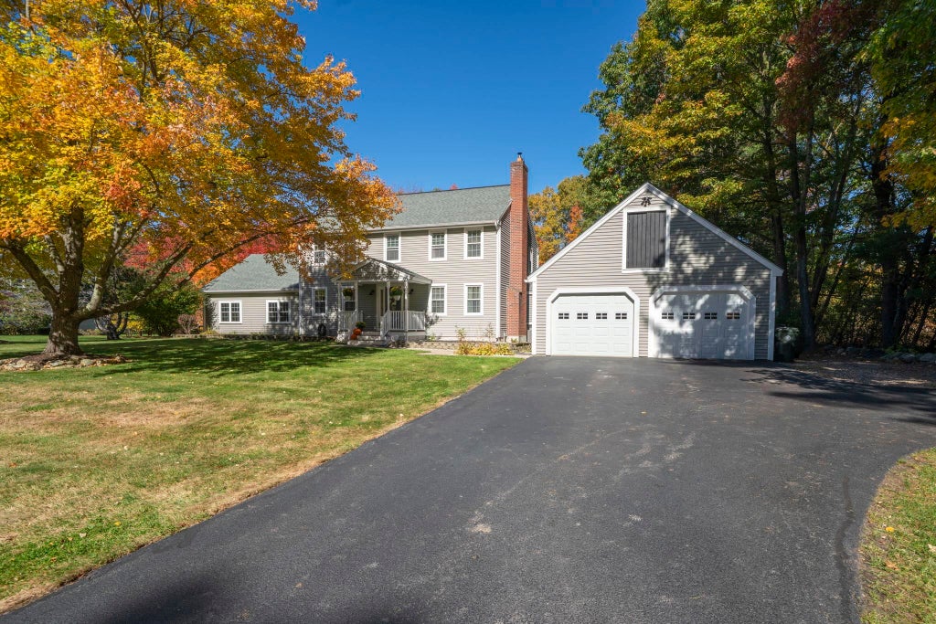 Photo of 4 Copperfield Lane, Londonderry, NH 03053 (MLS # 5114592)