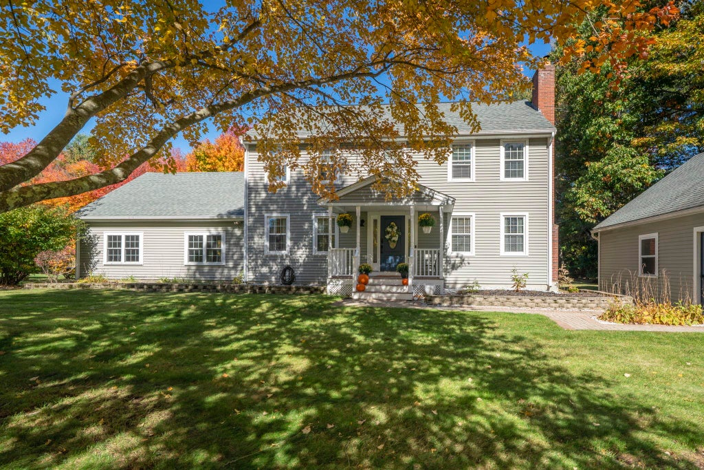 Photo of 4 Copperfield Lane, Londonderry, NH 03053 (MLS # 5114592)