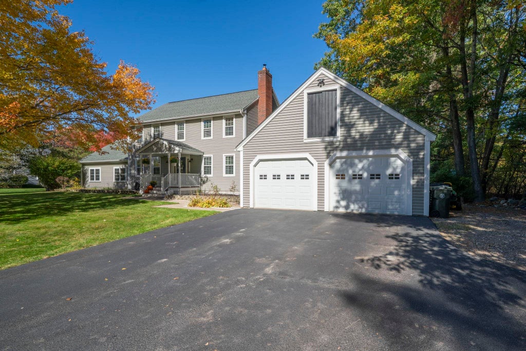 Photo of 4 Copperfield Lane, Londonderry, NH 03053 (MLS # 5114592)