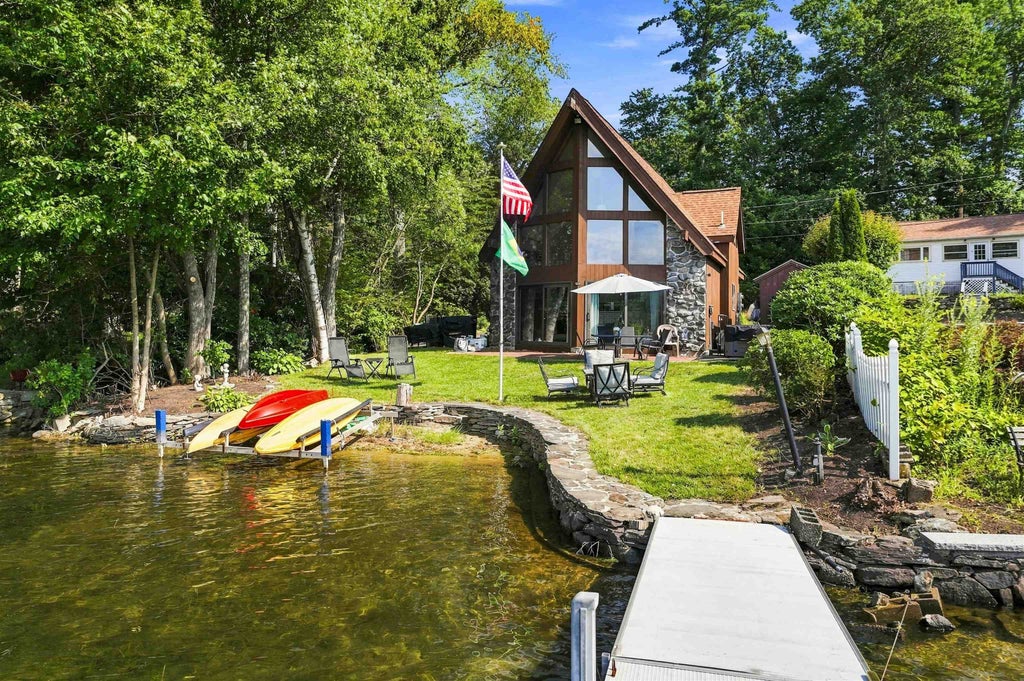 Photo of 21 Oak Street, Windham, NH 03087 (MLS # 5109928)