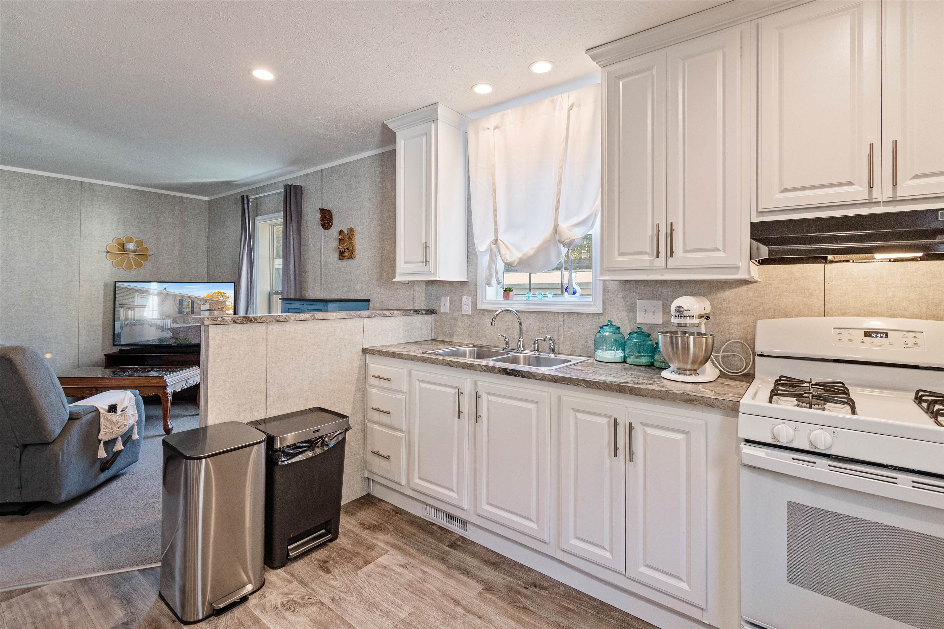 37 Avenue C - Photo 4