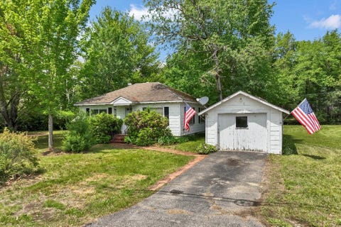 Property photo of 4 Varney Point Road, Gilford, NH 03249