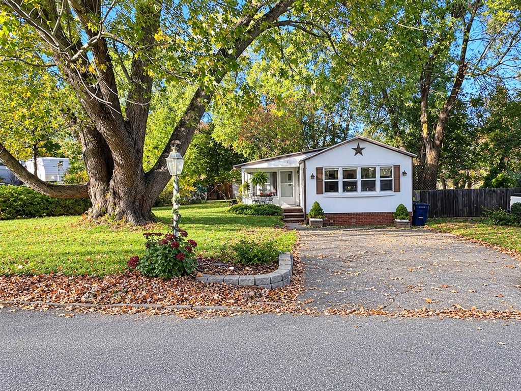 Photo of 9 Mildred Avenue, Raymond, NH 03077 (MLS # 5115050)