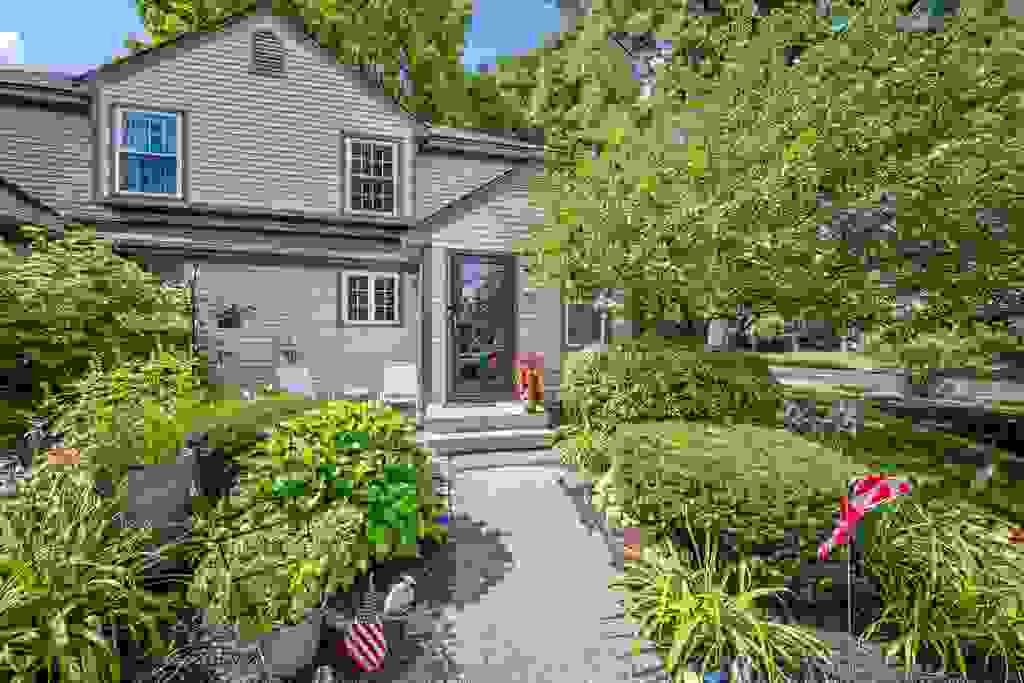 Photo of 19 Surrey Run, Dover, NH 03820 (MLS # 5103697)