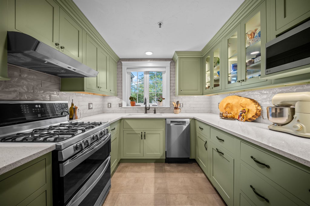 Photo of 19 Surrey Run, Dover, NH 03820 (MLS # 5103697)