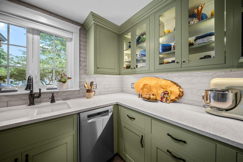 Photo of 19 Surrey Run, Dover, NH 03820 (MLS # 5103697)