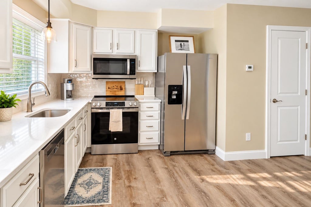 Photo of 1029 S Mammoth Road #31, Manchester, NH 03109 (MLS # 5113894)