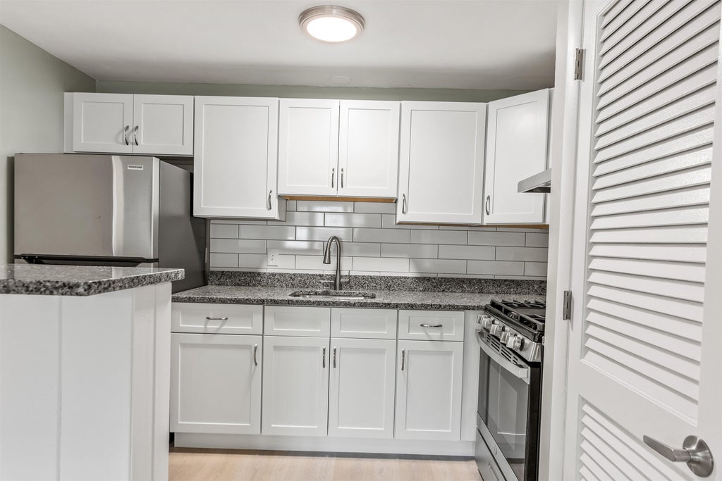 Photo of 1 Elaine Street #31, Hampton, NH 03842 (MLS # 5102317)