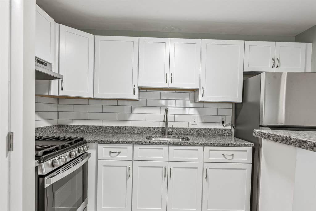 Photo of 1 Elaine Street #31, Hampton, NH 03842 (MLS # 5102317)