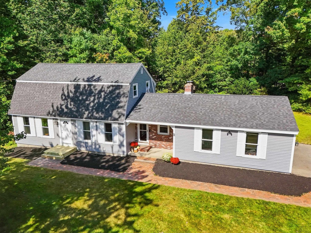 Photo of 5 Arrowhead Road, Derry, NH 03038 (MLS # 5109986)