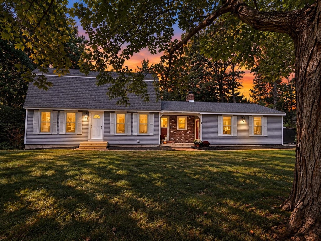 Photo of 5 Arrowhead Road, Derry, NH 03038 (MLS # 5109986)