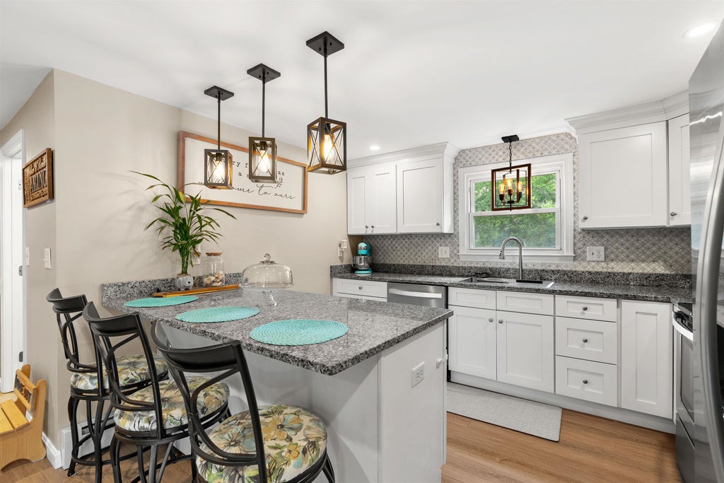 Photo of 34 Tallant Road, Pelham, NH 03076 (MLS # 5096226)