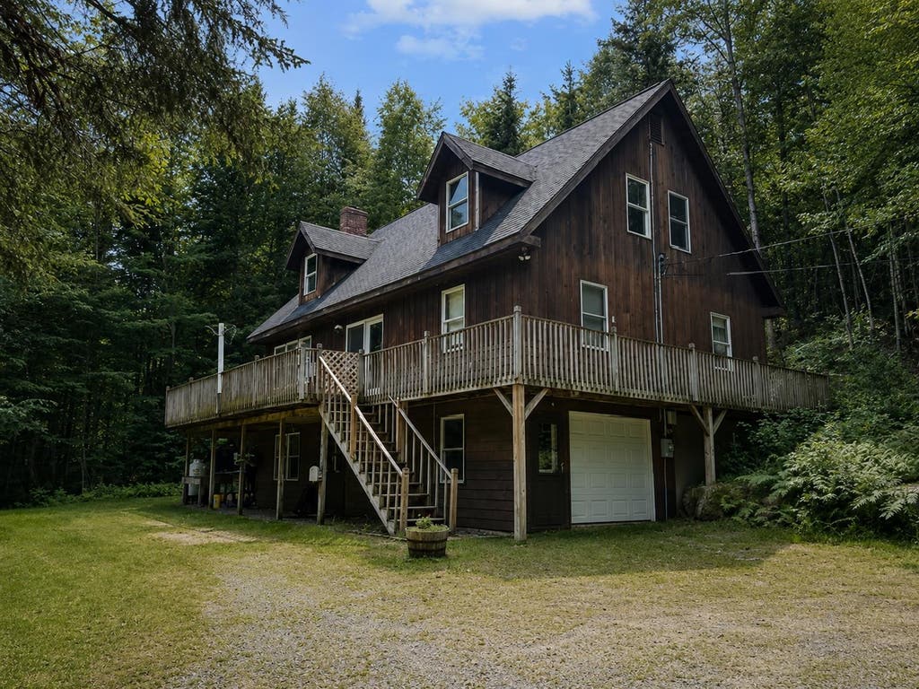 Photo of 97 Jason Avenue, Jefferson, NH 03583 (MLS # 5056125)