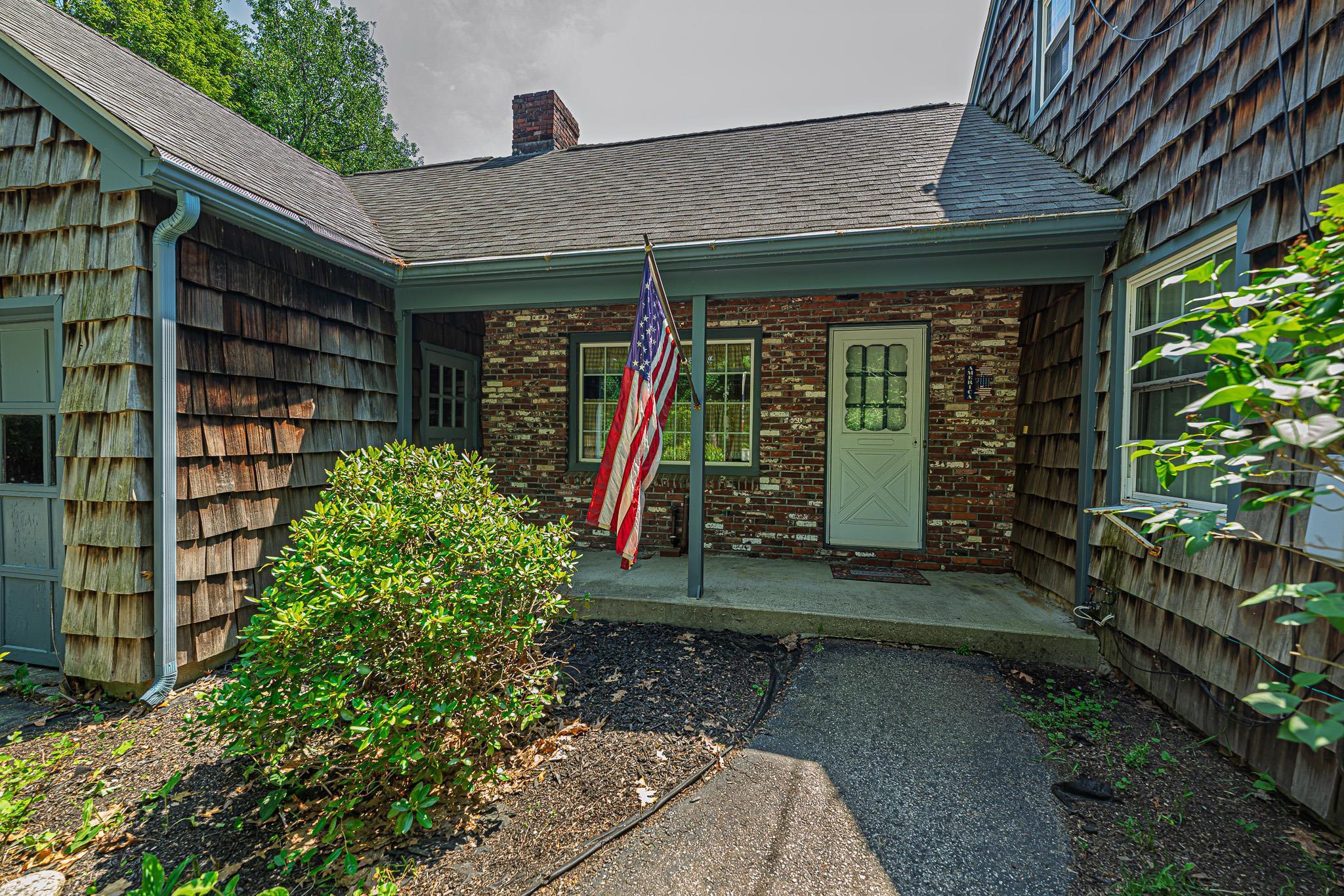7 Squamscott Road