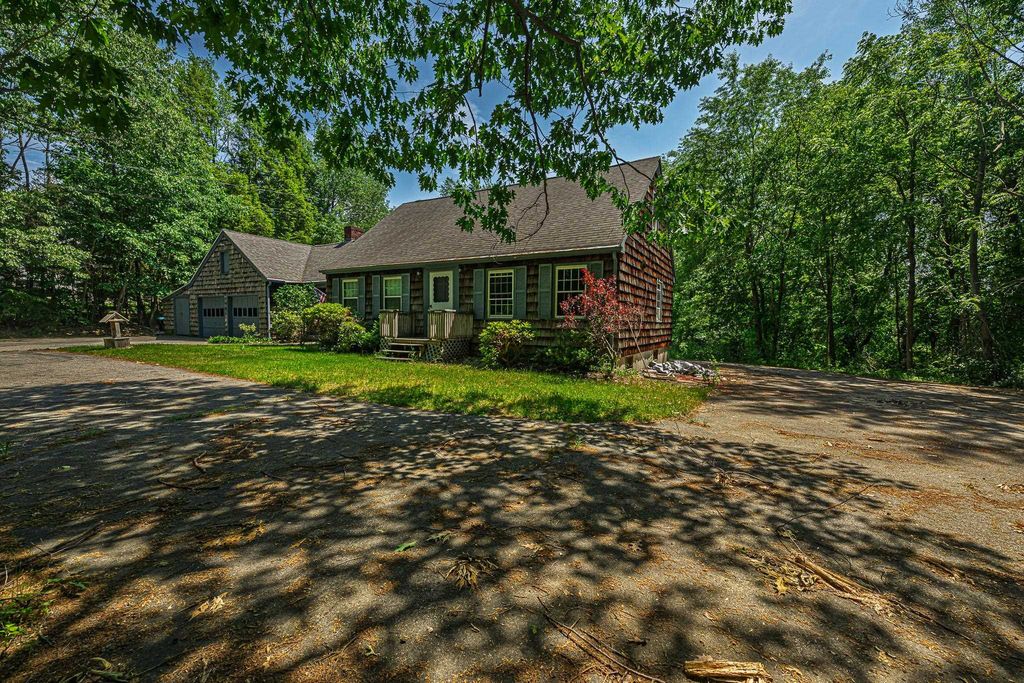 Photo of 7 Squamscott Road, Stratham, NH 03885 (MLS # 5094206)