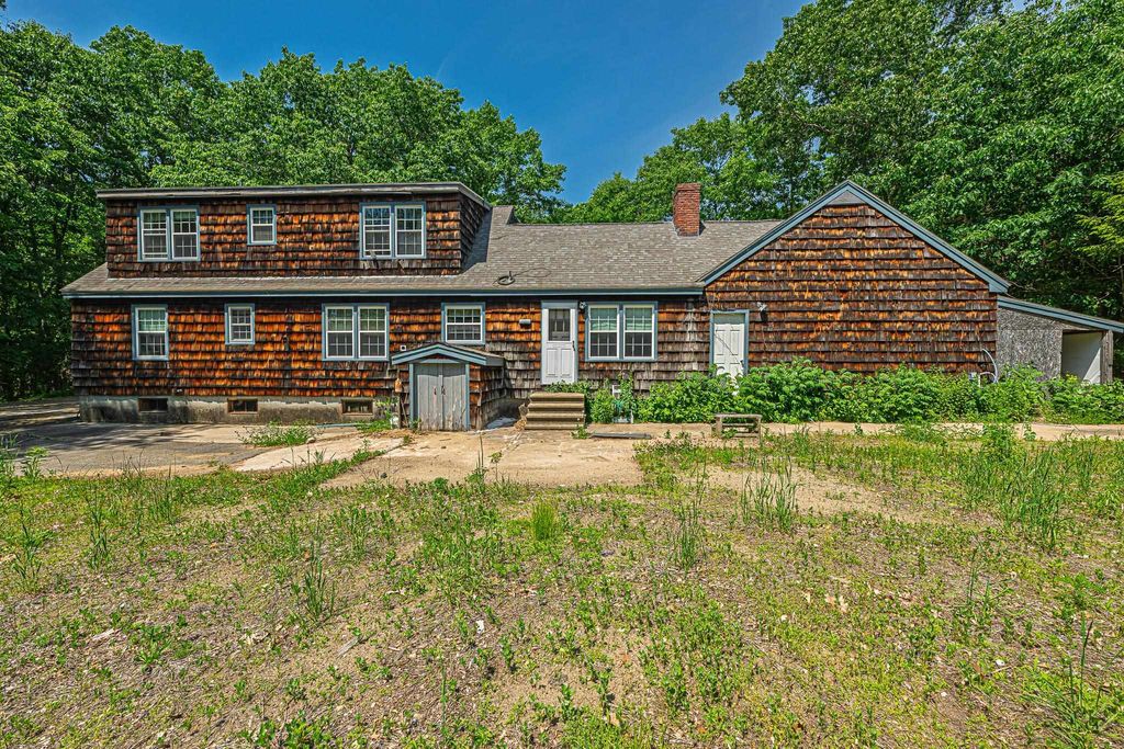 Photo of 7 Squamscott Road, Stratham, NH 03885 (MLS # 5094206)