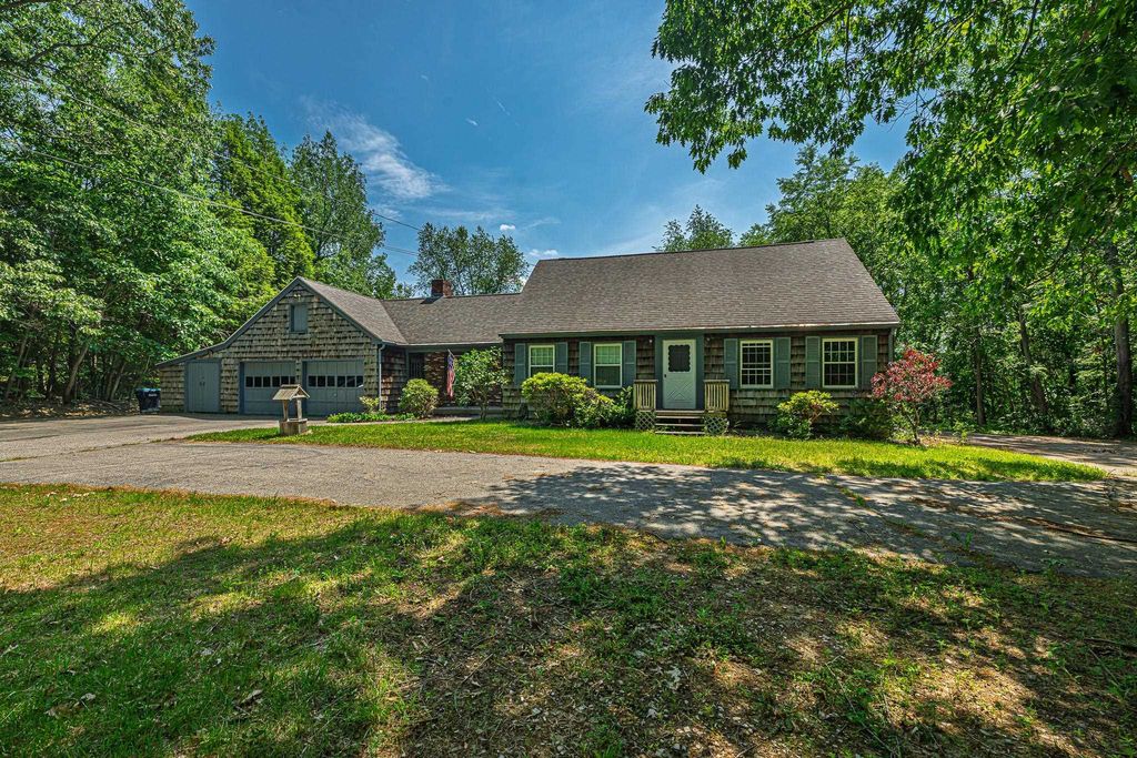 Photo of 7 Squamscott Road, Stratham, NH 03885 (MLS # 5094206)