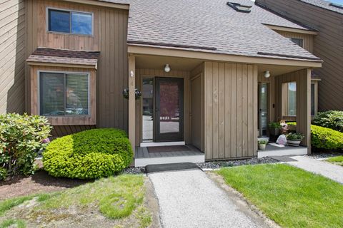 Photo of 4 Clinton Court, Merrimack, NH 03054 (MLS # 5092166)