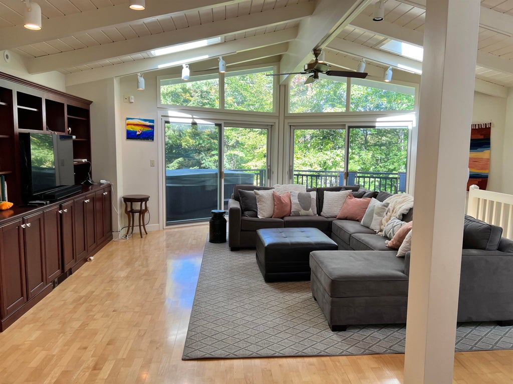 Photo of 14 Upper Bay Road, Sunapee, NH 03782 (MLS # 5112792)