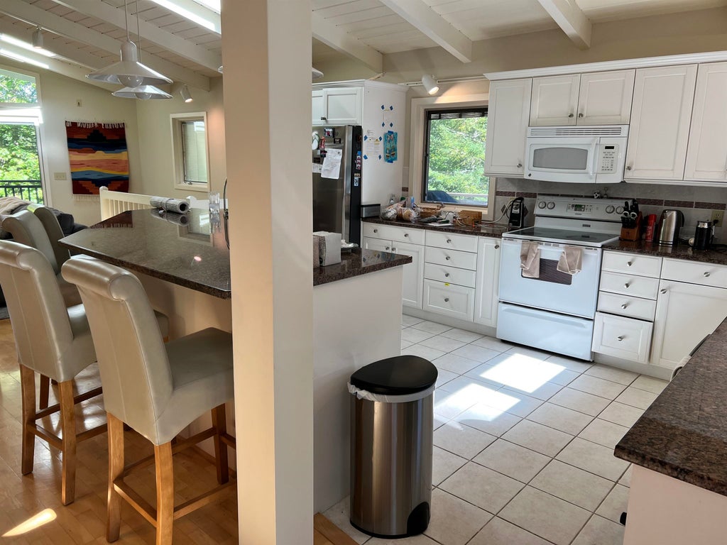Photo of 14 Upper Bay Road, Sunapee, NH 03782 (MLS # 5112792)