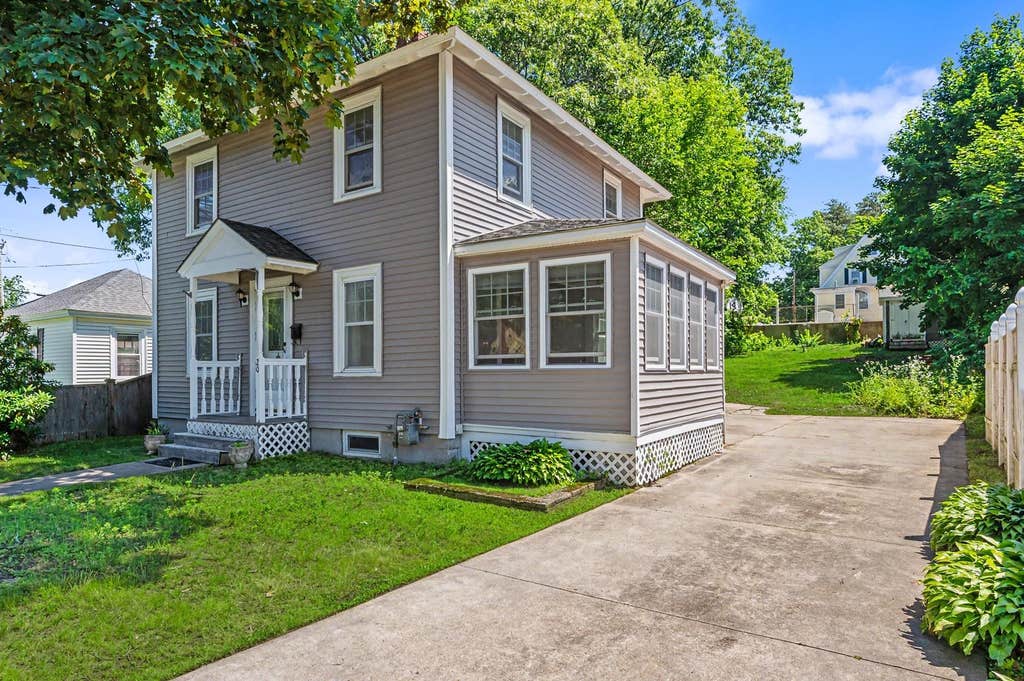 Photo of 20 Lawndale Avenue, Nashua, NH 03060 (MLS # 5096732)