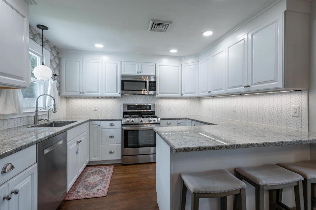 Photo of 2 Hereford Drive, Nashua, NH 03062 (MLS # 5104962)