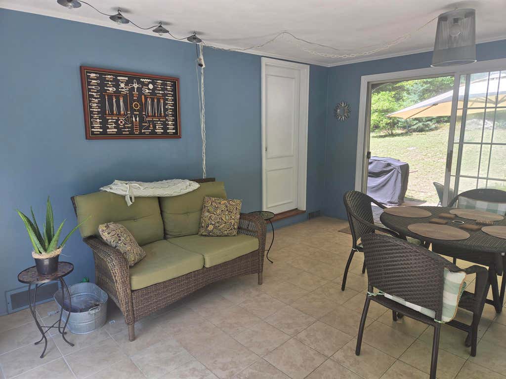 Photo of 20 Buttonwood Road, Bedford, NH 03110 (MLS # 5105384)