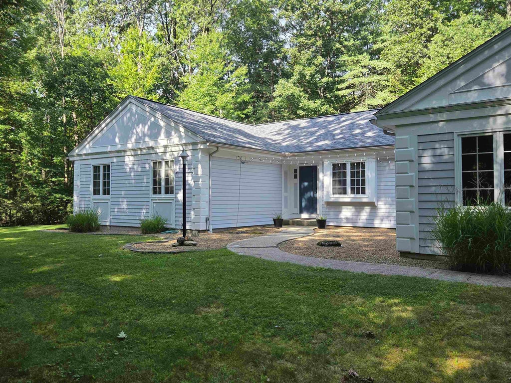 Photo of 20 Buttonwood Road, Bedford, NH 03110 (MLS # 5105384)